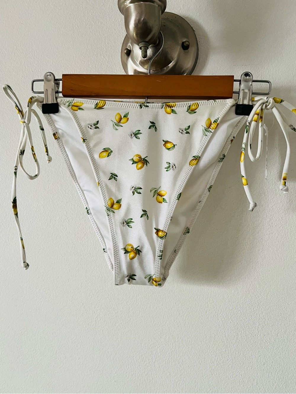 PacSun LA Hearts White Lemon Print Tie-Side Bikini Bottoms Sz M